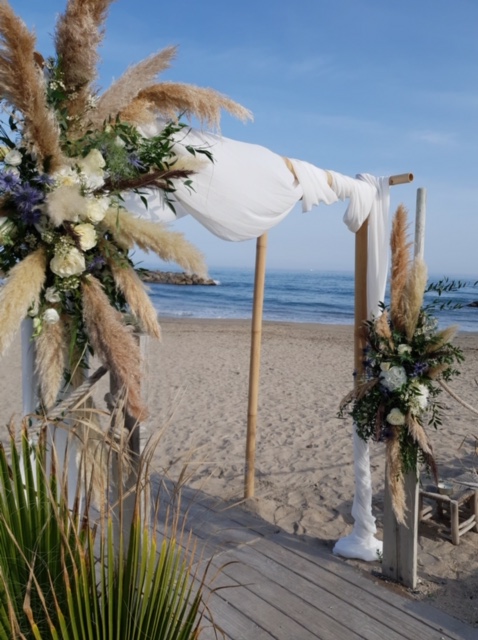arche florale, arche mariage, arche sur la plage, décoration florale mariage, fleuriste mariage, fleuriste mariage Montpellier, Castries