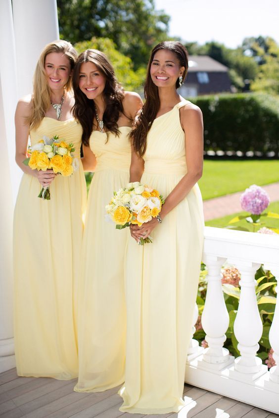 robe de cocktail jaune mariage, demoiselles d'honneur mariage, couleur jaune, bouquet de mariée jaune, couleur jaune élue année 2021