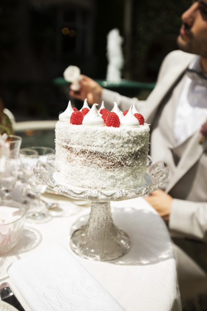 gâteau mariage, table mariés, inspiration mariage romantique, gâteau coco mariage, table mariage, décoration mariage romantique, mariage et beauté Magazine