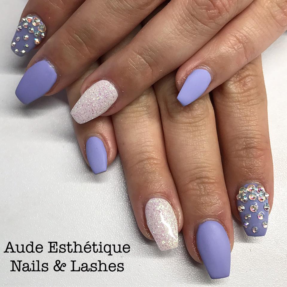 Aude Nails and lashes, Montpellier, prothésiste ongulaire, onglerie, manucure mariage, couleur violet, couleur Very Peri 2022, manucure mariage