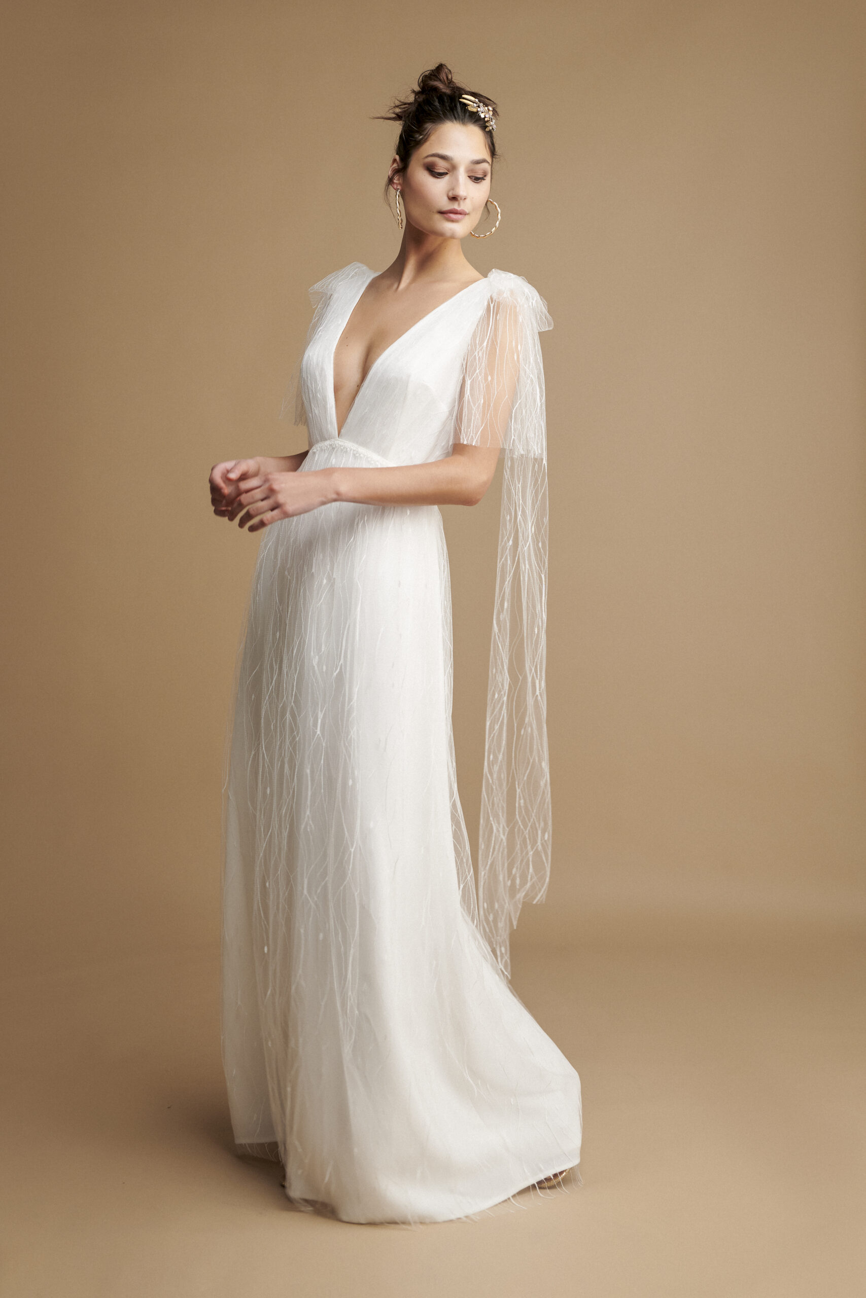 robes de mariées, boutique de mariées à Nîmes, fluide, collection 2023, décolleté