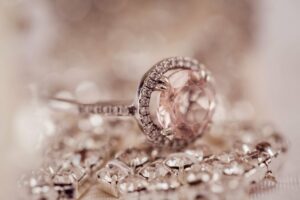 alliance mariage, choisir son alliance, alliance diamant, trouver alliances mariage, taille alliance, pierres alliances, carat diamant, personnaliser alliance, bague mariage, article alliances, astuces choix alliances