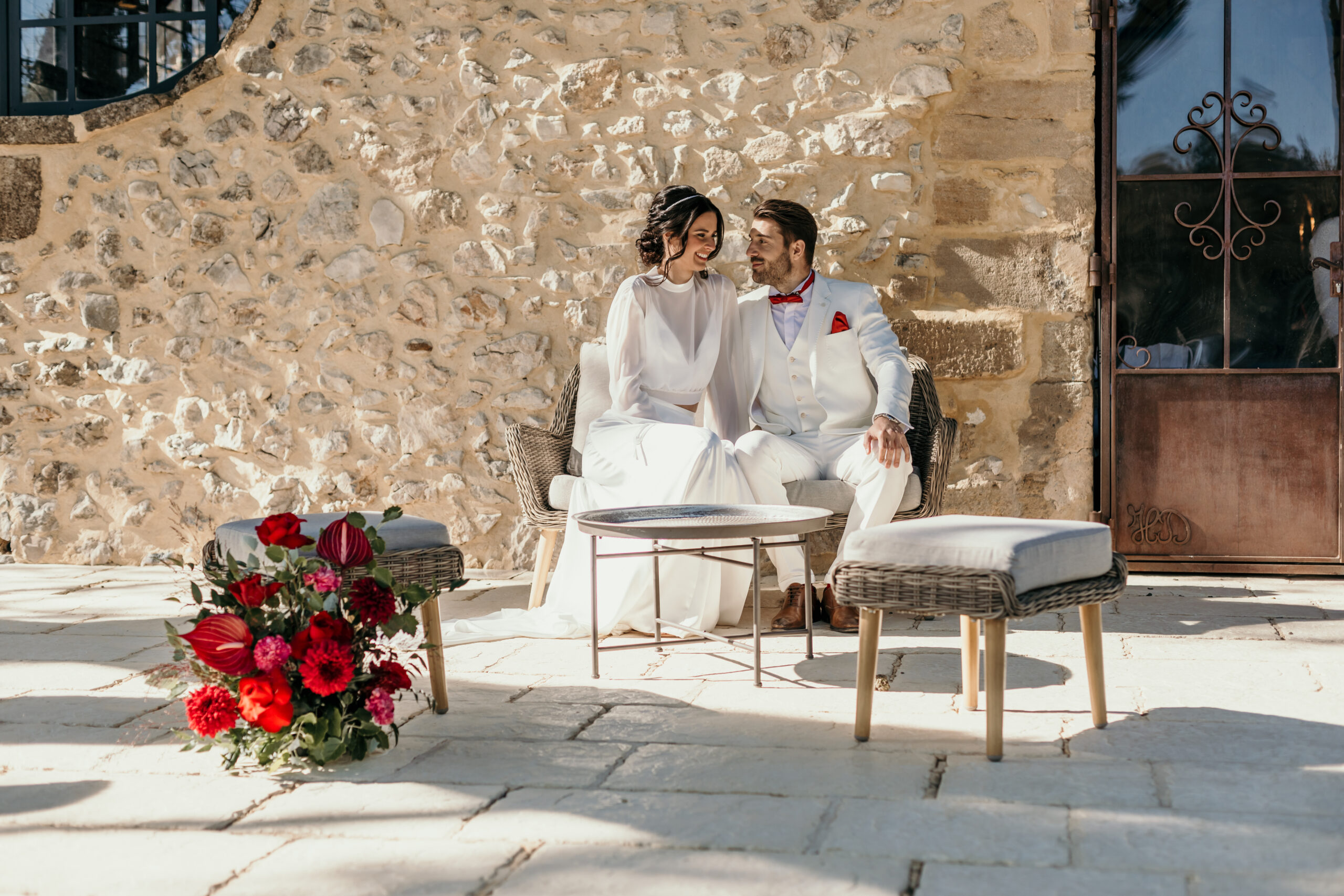 salon en rotin, location mobilier Montpellier, mobilier événements, fauteuils et tables événements, louer du mobilier à Montpellier, Ad Sud Réception à Montpellier