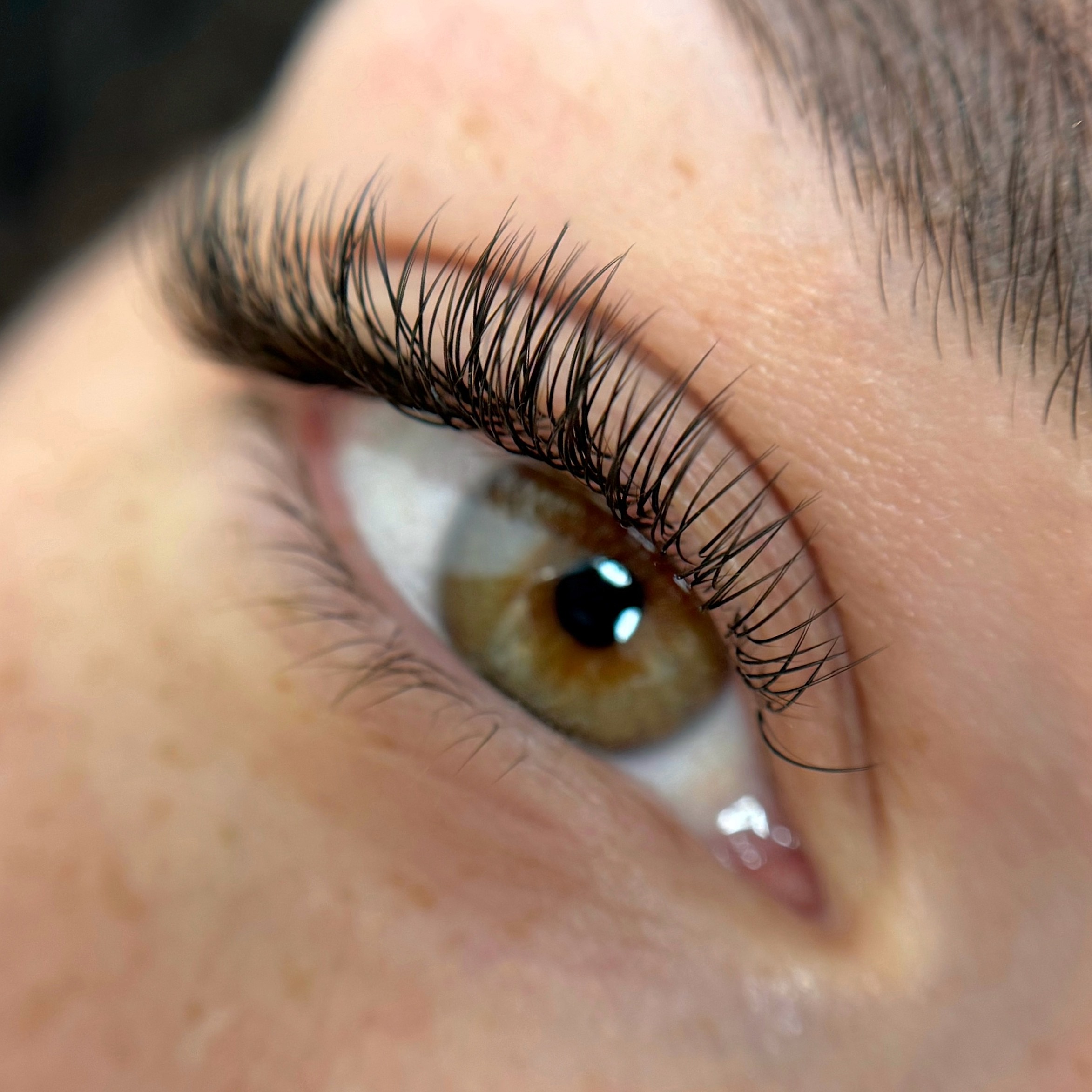Atelier d'Audrey, Roujan près de Béziers, extensions de cils, rehaussement de cils, onglerie, beauté des mains, beauté des pieds, institut de beauté Roujan, Béziers