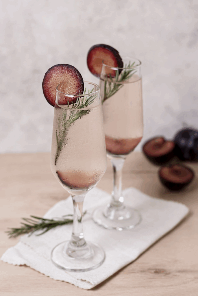 Bellini royal, cocktail au champagne, cocktail mariage, idées cocktails mariage, cocktails originaux mariage, boissons mariage, boissons mariage avec alcool