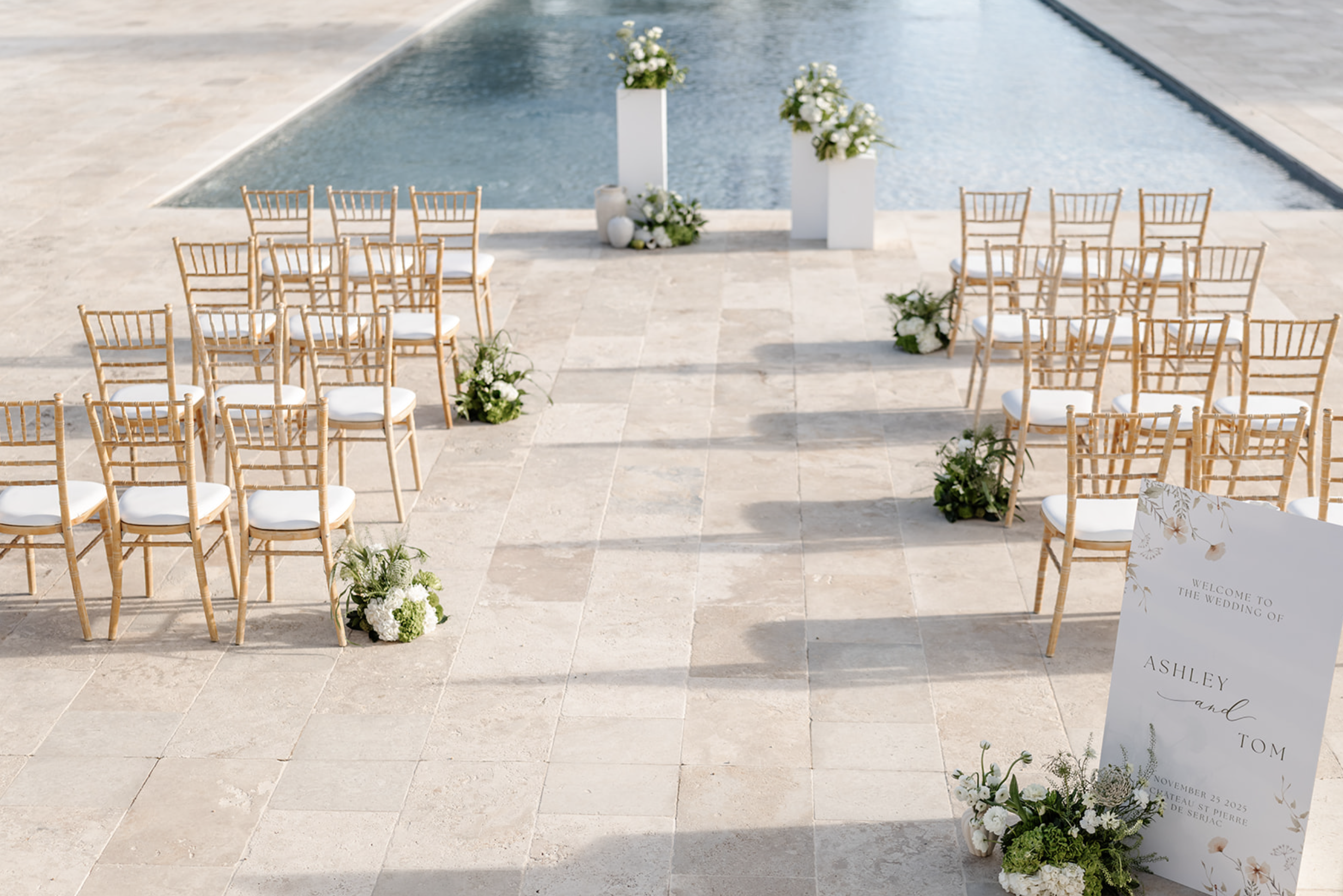 cérémonie laïque mariage, piscine, mariage élégant Hérault, location de mobilier mariage Béziers, location de mobilier Hérault, location de mobilier Montpellier, location table mariage Montpellier, Le Hangar Location à Béziers