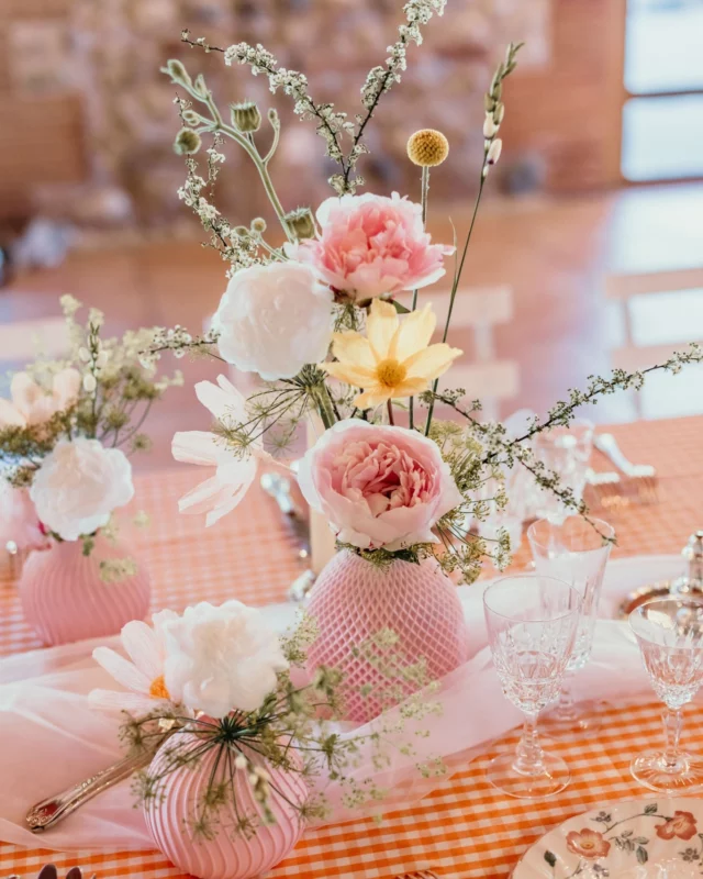🌸 𝕗𝕝𝕖𝕦𝕣𝕚𝕤𝕥𝕖
(𝕗𝕝𝕠𝕣𝕚𝕤𝕥)
Vous aimez ? ʟɪᴋᴇᴢ ᴄᴏᴍᴍᴇɴᴛᴇᴢ ᴘᴀʀᴛᴀɢᴇᴢ ᴄᴇ ᴘᴏꜱᴛ

🇫🇷 NOUVEAUTÉ ๏
✨ Présentation
Pour créer, Laure s'inspire de l'art floral ancestral japonais, afin que chaque fleur puisse trouver son espace et révéler sa beauté naturelle. En effet, tout est rigoureusement étudié afin que la magie opère.
Vous l'aurez compris, avec elle, vos événements seront sublimes et vivants. 

✨ Ses services
- fleuriste - mariages et autres événements
- shop en ligne - boutique japonaise (papeterie, linge, vases, vaisselles, etc.)
- ateliers floraux créatifs
Afin d'obtenir un peu plus d'informations nous vous invitons à consulter sa page :
@maeko_design

🇬🇧 Here is one of our most beautiful addresses, the talented wedding florist - Japanese art - at Narbonne #southoffrance🇫🇷 Maekodesign.fr

__🖤__________________________________________
#fleursmariage #weddingflowers #decorationfloralemariage #mariage #archeflorale #montpellier #fleuristemariagemontpellier #artjaponaismariage #fleuristemariagenarbonne ##decoratricemariageperpignan #decoratricedemariage #weddingfloraldesign
#florist #weddingbouquets #flowershop #flowers #japaneseart #artjaponais #fleuristeartjaponais #fleuristenarbonne