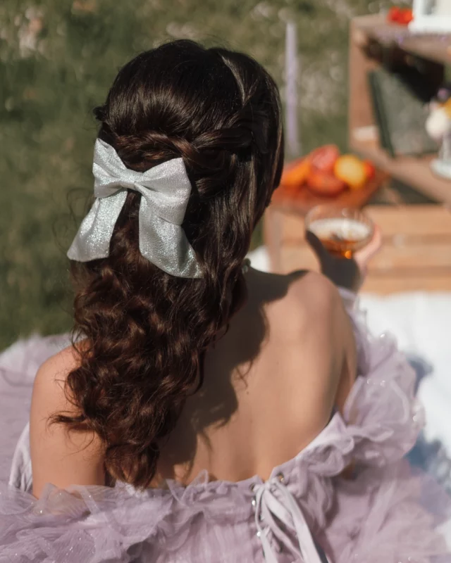 ✿🎀 𝕟𝕠𝕖𝕦𝕕𝕤 𝕡𝕒𝕡𝕚𝕝𝕝𝕠𝕟
(ʙᴏᴡ ᴛɪᴇꜱ)
ʟɪᴋᴇᴢ ᴄᴏᴍᴍᴇɴᴛᴇᴢ ᴘᴀʀᴛᴀɢᴇᴢ ᴄᴇ ᴘᴏꜱᴛ

🇫🇷 NOEUDS PAPILLON - sur mesure
𝙿𝚛𝚎́𝚜𝚎𝚗𝚝𝚊𝚝𝚒𝚘𝚗
✨ Laurane vous propose de créer votre noeud papillon (hommes, femmes et enfants). 
Les hommes qui souhaitent une touche originale, elle peut confectionner votre noeud papillon en fleurs stabilisées.

𝚂𝚎𝚜 𝚜𝚎𝚛𝚟𝚒𝚌𝚎𝚜 ?
✨ Noeuds papillon hommes
✨ Noeuds papillon barrettes femmes et enfants
✨ Barrettes femmes et enfants
✨ Barrettes & noeuds papillon en fleurs stabilisées
✨ Accessoires et déco

𝚂𝚘𝚗 𝚌𝚘𝚗𝚝𝚊𝚌𝚝 ?
✨ @clafoutis.creations

🇬🇧 Today we have pleasure of introducing you to Laurane, designer of bow ties for men, women and children.
His creations can be sent in France and other countries.
Our address #designerbowties based in Béziers and Toulouse in #southoffrance🇫🇷 : @clafoutis.creations

___🖤 __________________________
#barrettesaccessory #accessoiresdemode #montpellier #nimes #toulouse #perpignan #aixenprovence #nice #cannes #var #perpignan #remoulins #avignon #paris #creatricefrancaise #noeudspapillon #noeudpapillon #noeudpapillonenfant #noeudpapillonbarrette #bowties #fleursstabilisées #noeudpapillonfleurssechees #accessoiresmariage #creationsurmesure #noeudpapillonsurmesure #creatricefrancaise🇫🇷