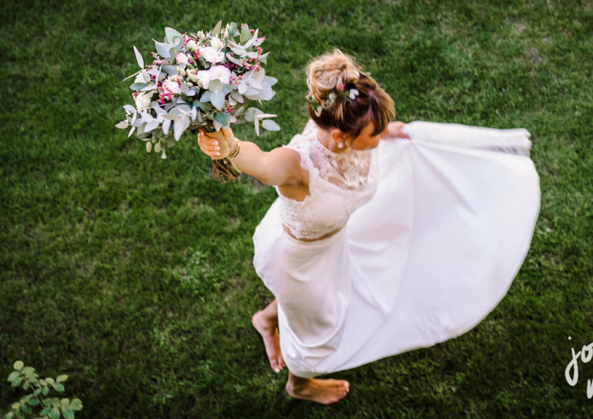 Élodie et Ateick, bouquet de mariée, lancer de bouquet, mariage, robe de mariée, mariage évasion,