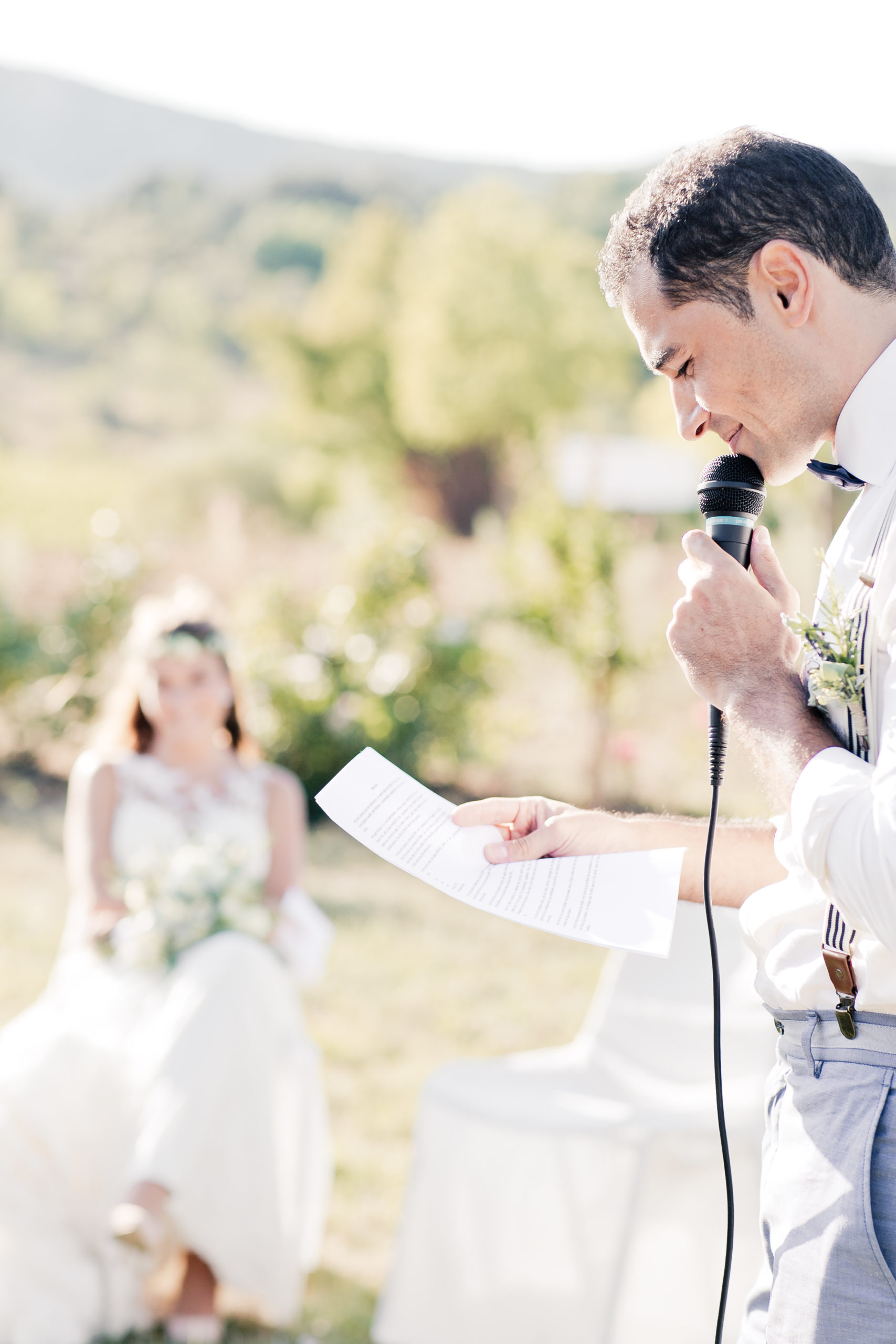 Officiant de cérémonie laïque, mariage, célébrant, discours mariés