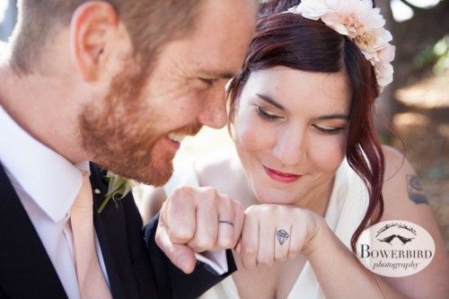 Un tatouage pour son alliance, bague, diamant, flèches