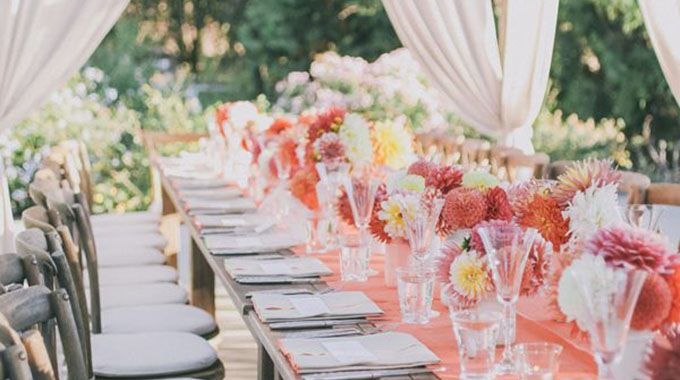 Témoins mariée, robe corail, couleur de mariage, thème corail, plan de table corail