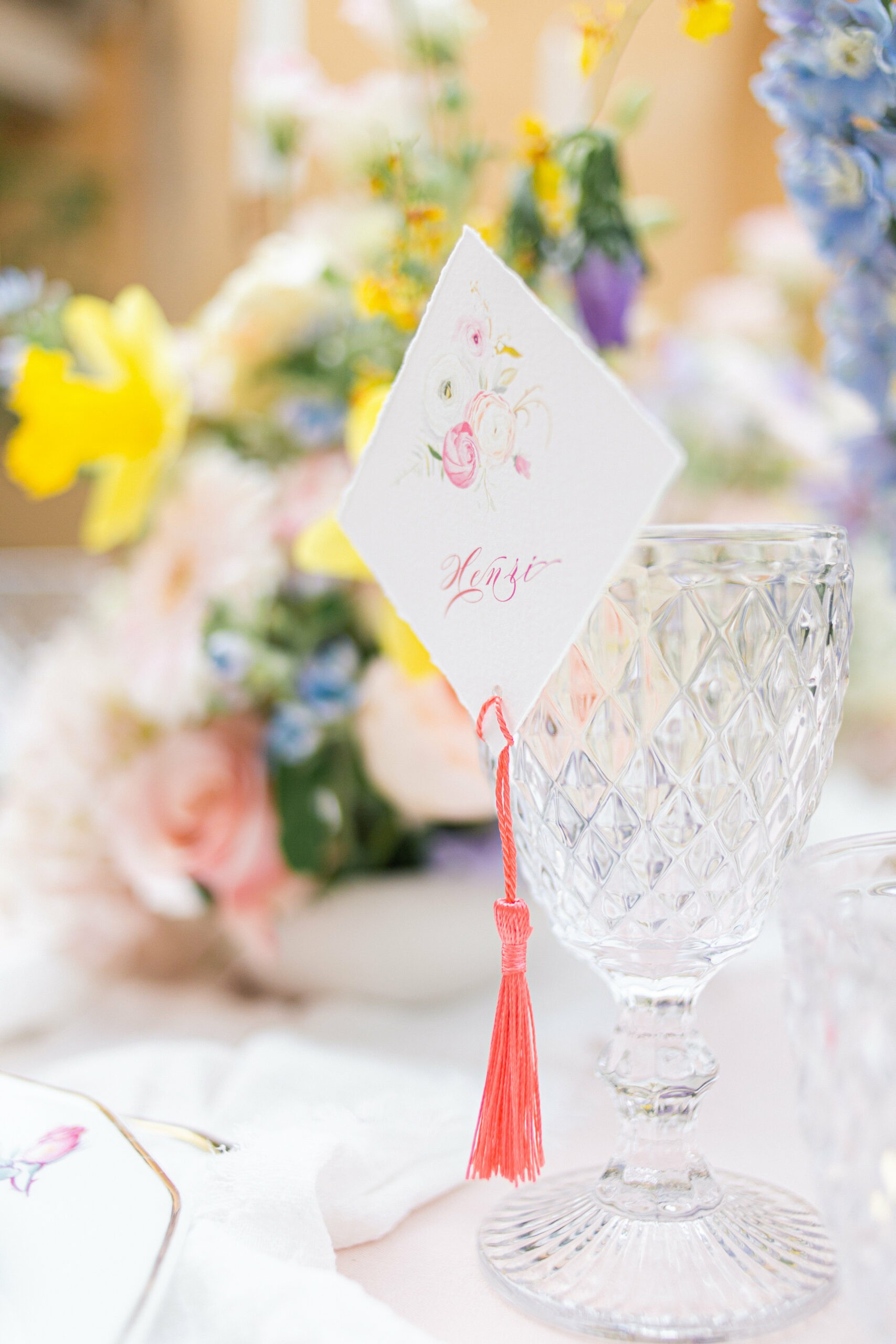 location verre mariage, papeterie, marque place verre, marque place pompon, décoration florale mariage fine art, Montpellier magazine de mariage