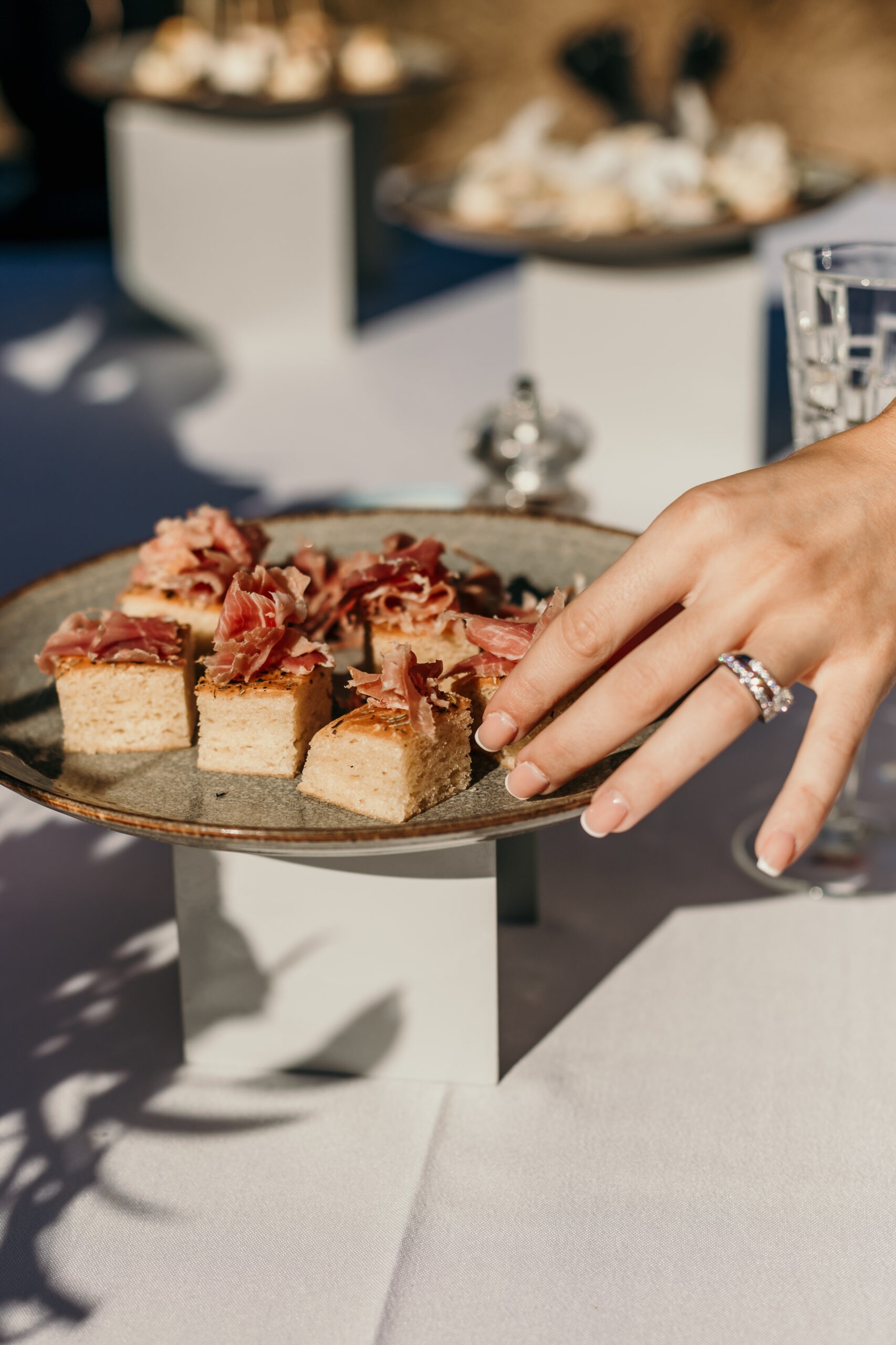 Buffet mariage, amuses bouches, jambon de pays, animation de decoupe de jambon de pays, Buffet mariage, traiteur mariage Montpellier, Cabiron traiteur Montpellier