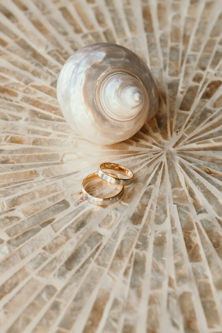 Alliances or bijouterie Vidal Beziers Magazine Mariage Beaute 1048 scaled 1 768x1152