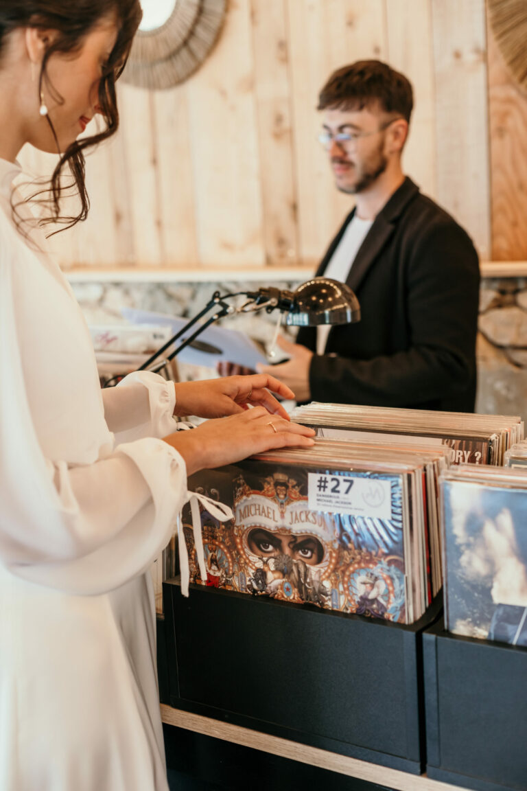 Bar a vinyles mariage Dj Aurelien Monet Nimes scaled 1 768x1152