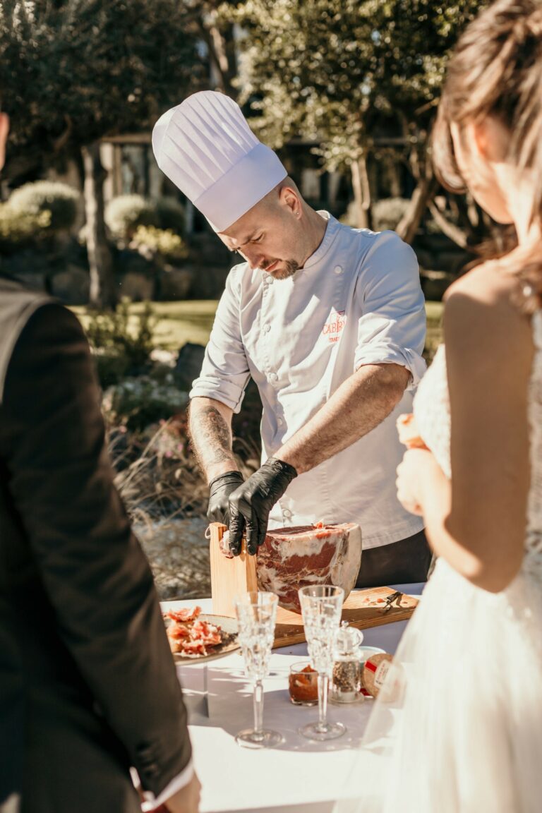 Buffet mariage Traiteur Cabiron Montpellier Magazine Mariage Beaute 707 scaled 1 768x1152