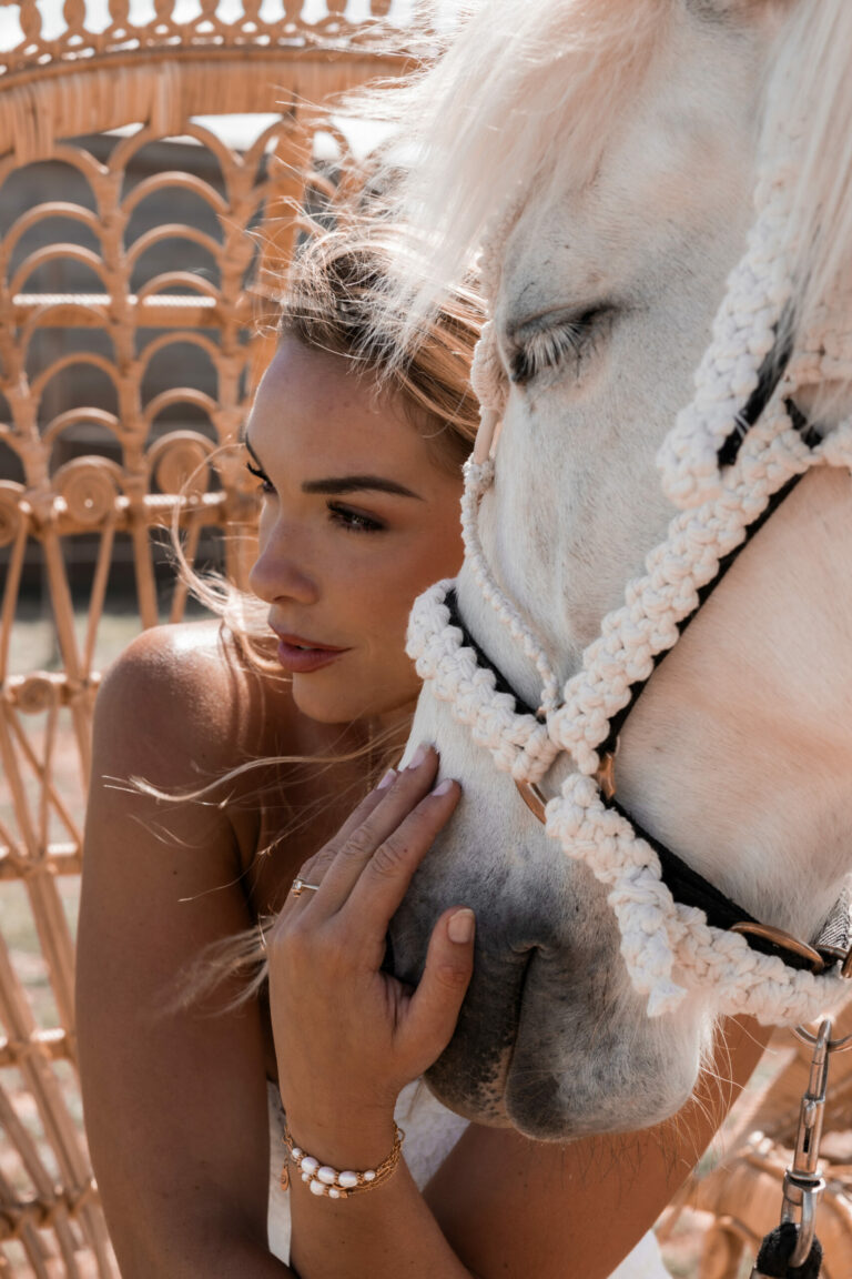 Christy et son cheval Les Yeux Bohemes scaled 1 768x1152