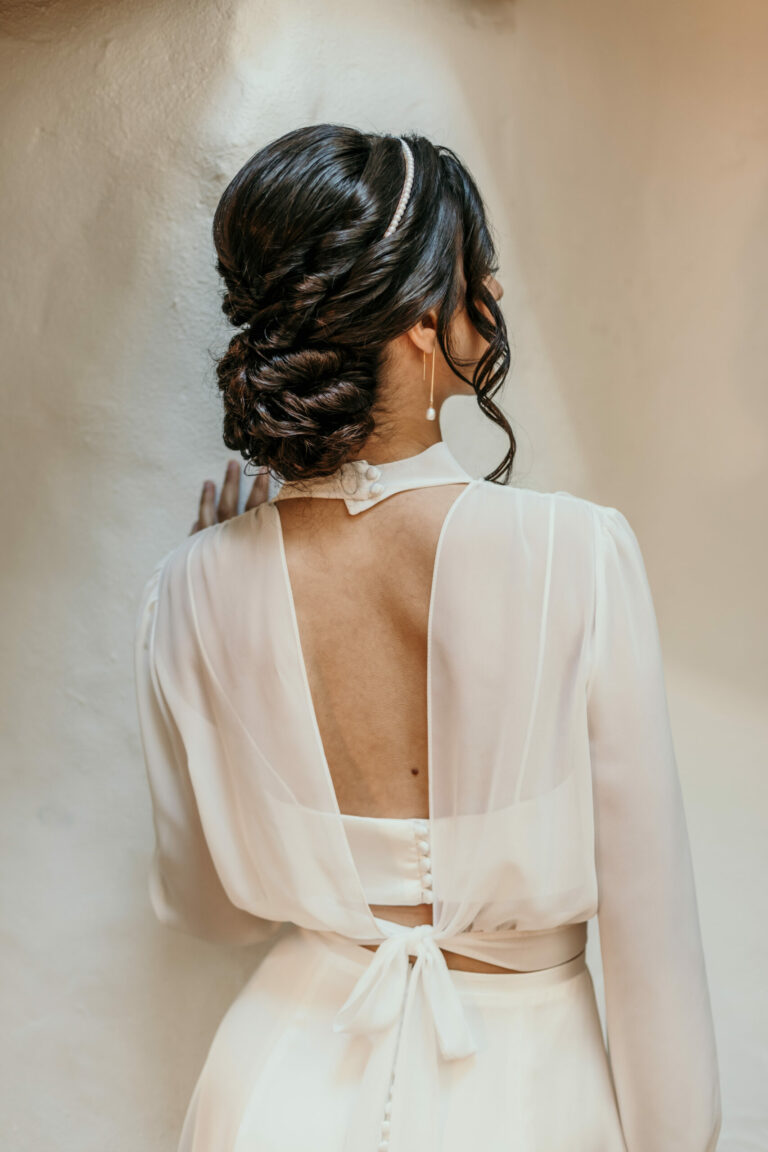 Coiffure Au Chignon Poudre reportage Magazine Mariage Beaute scaled 1 768x1152