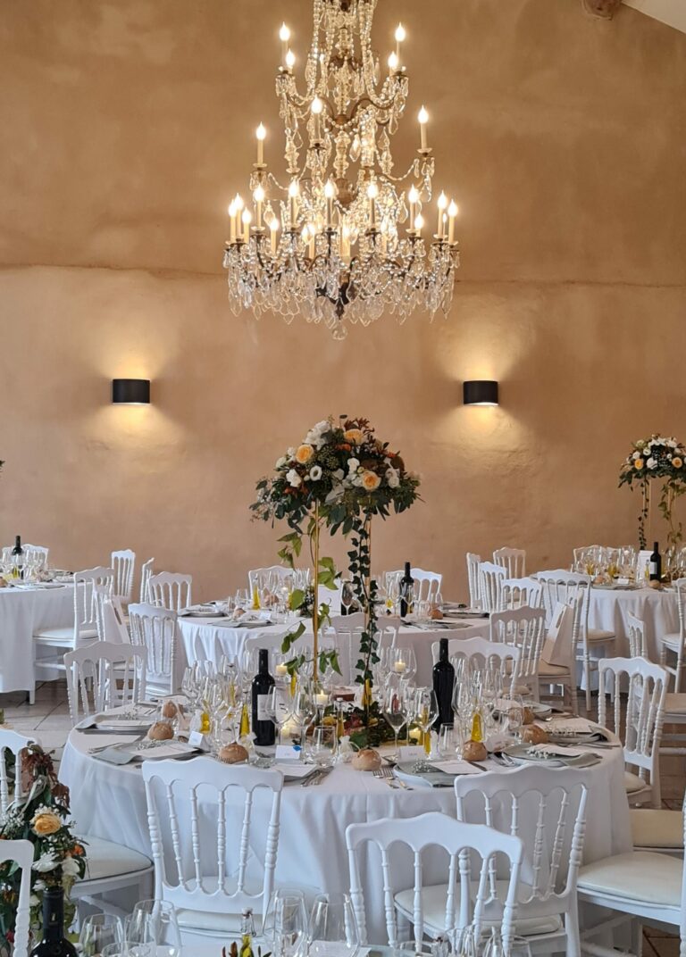 Decoration lieu mariage Sahra B Wedding Planner et Designer Carcassonne scaled 1 768x1072