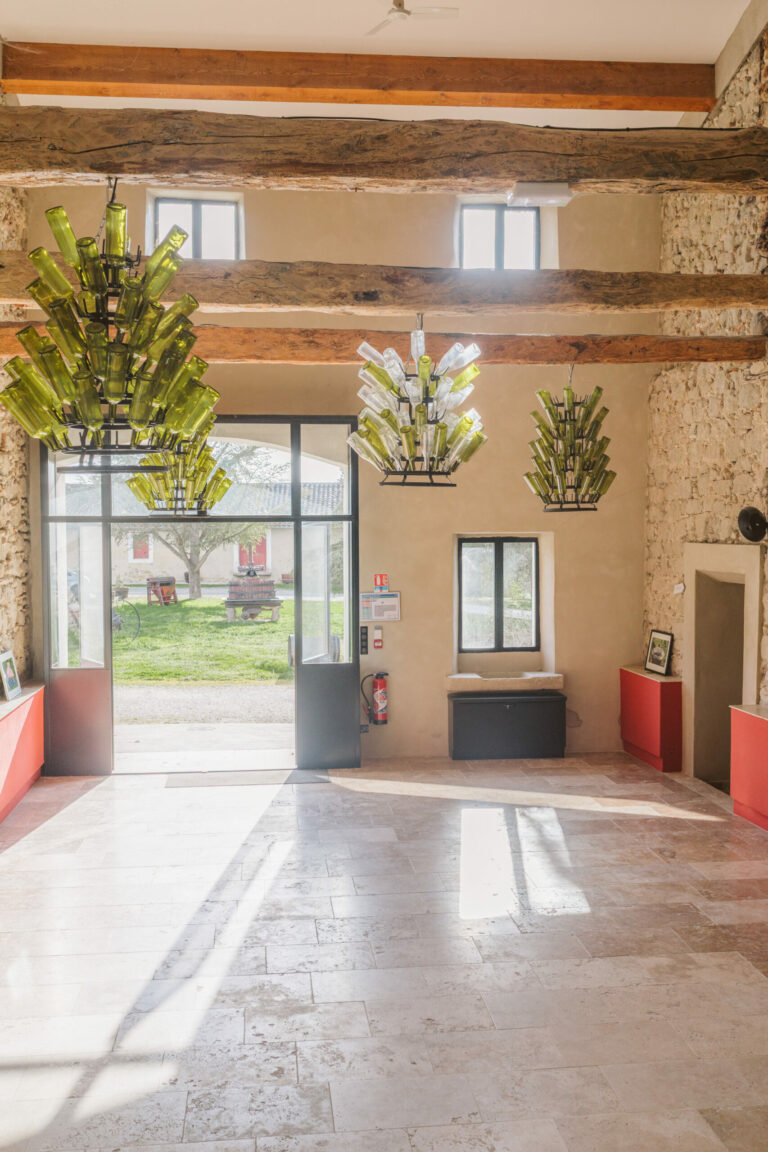 Espace comedis Chateau Guilhem scaled 1 768x1152