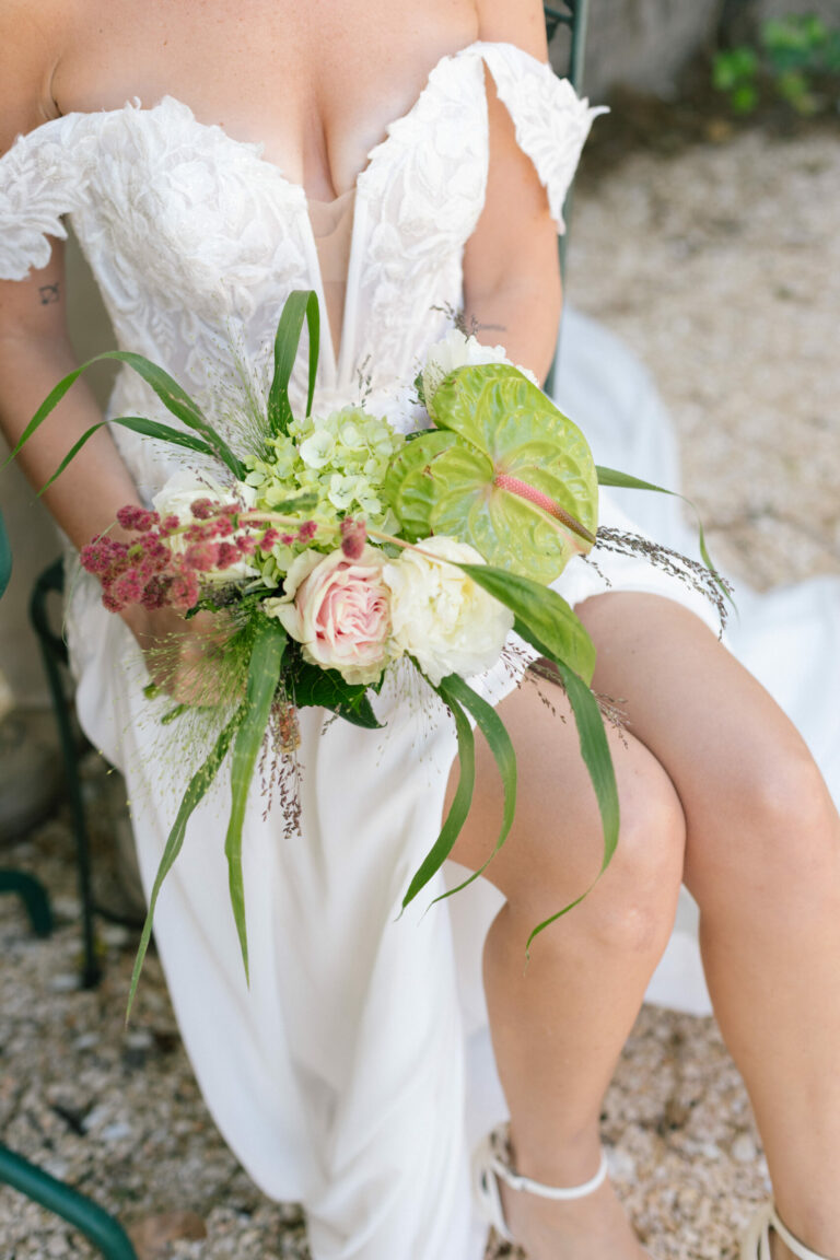 Fille de Fleuriste Fleuriste mariage Nimes bouquet de mariee scaled 1 768x1152