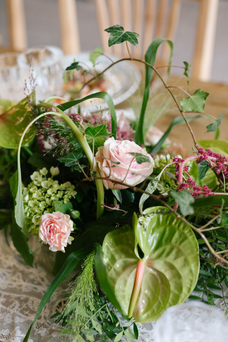Fille de Fleuriste Fleuriste mariage Nimes decoration mariage scaled 1 768x1152