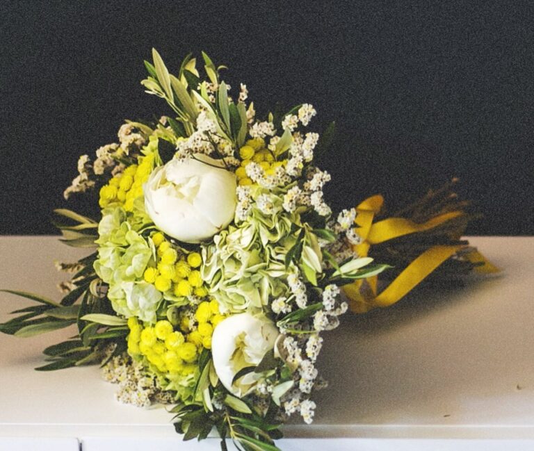 Lartisan fleuriste bouquet de mariee jaune couleur 2021 768x649