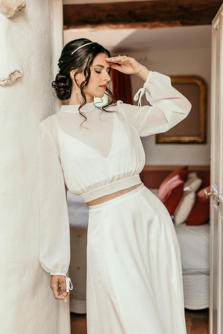 Lola Brengues porte une robe de mariee Atelier Twenty Six Montpellier scaled 1 768x1152