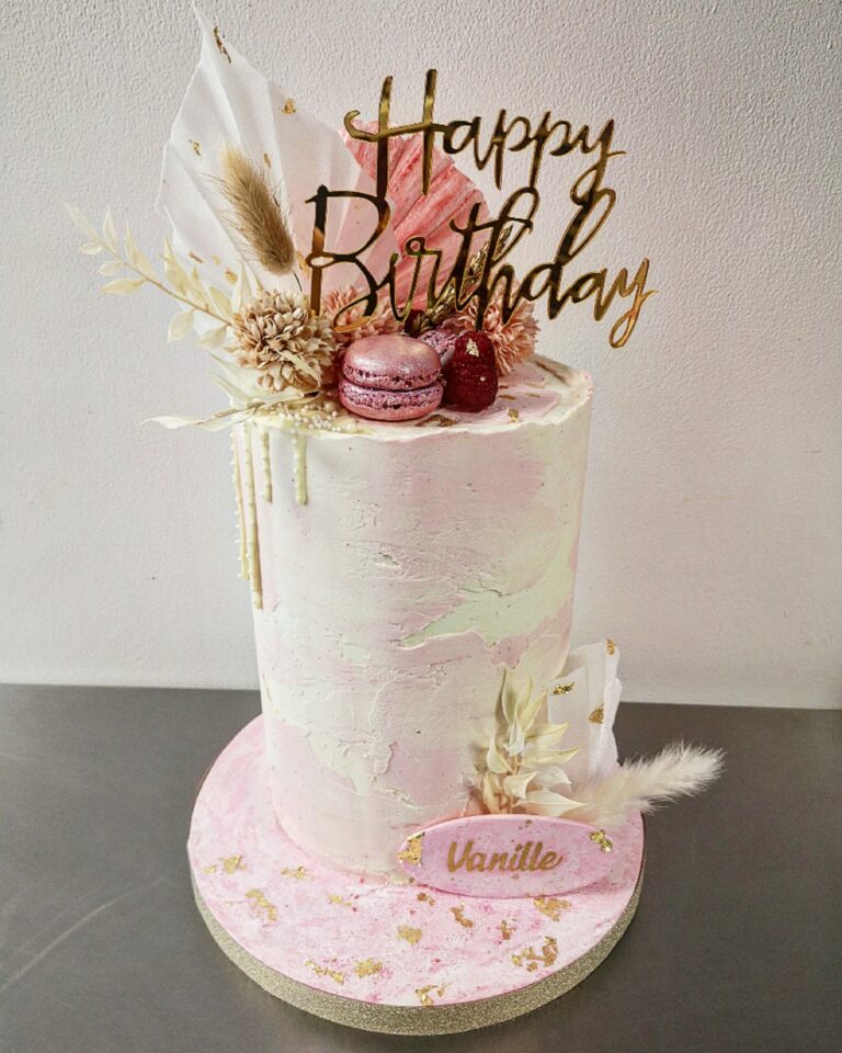 Louvkha gateau anniversaire scaled 1 768x960