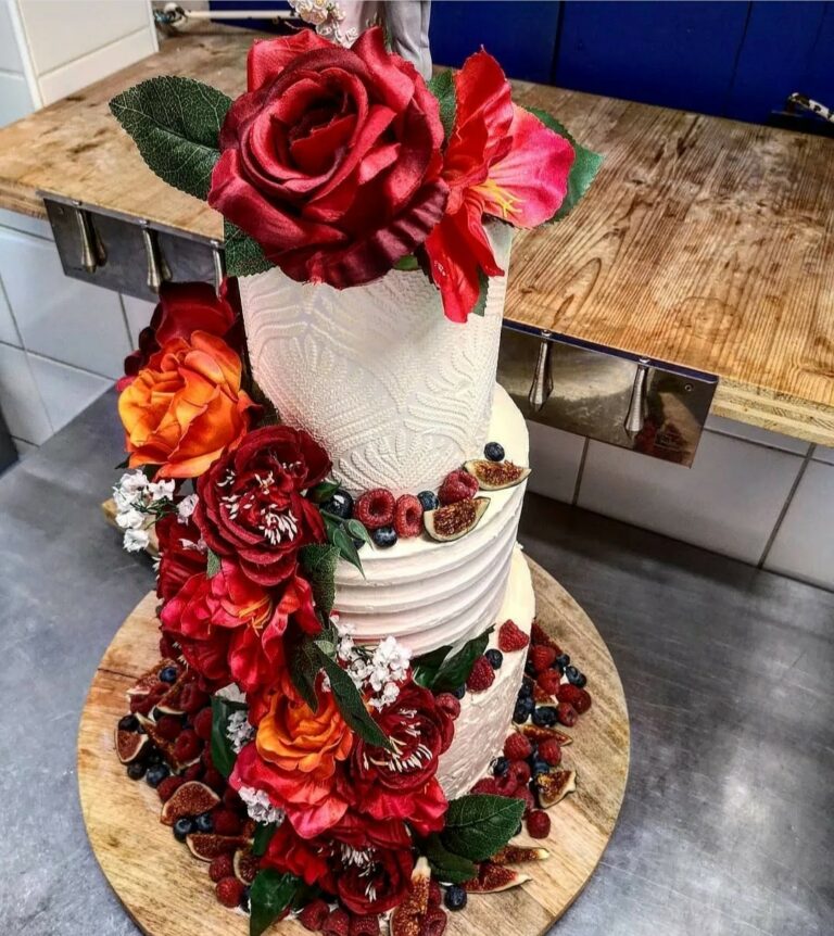 Louvkha wedding cake 768x862