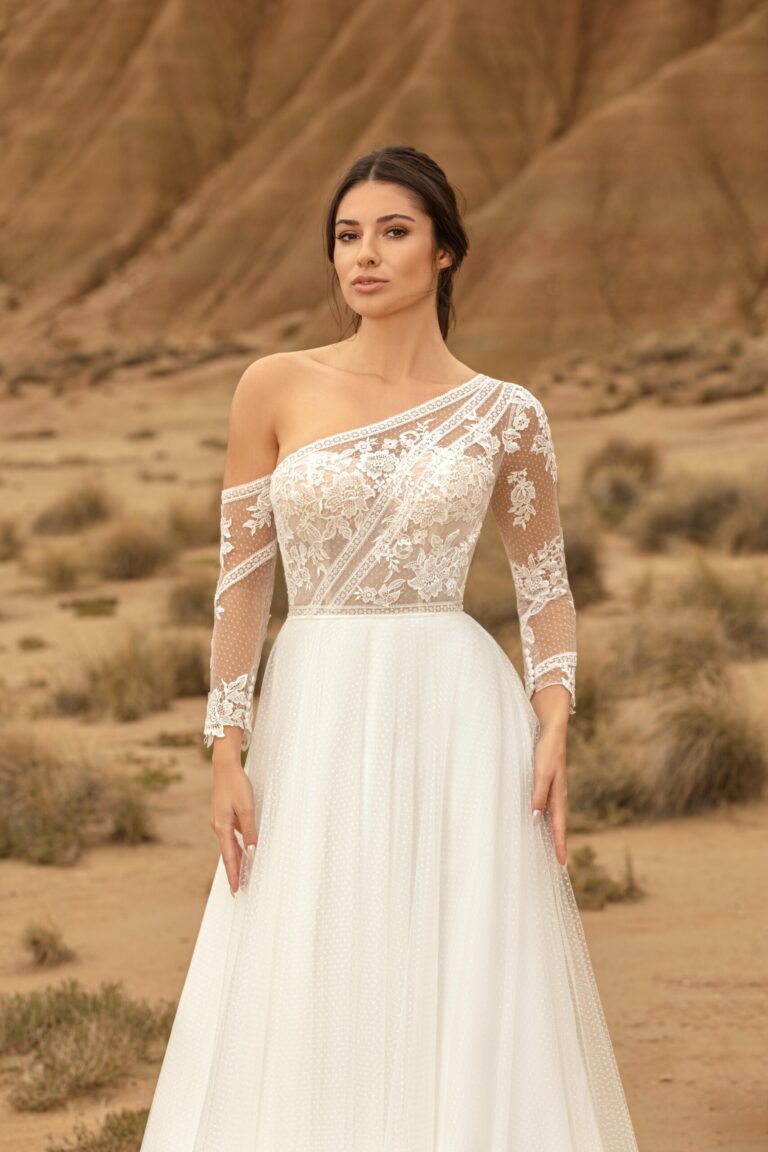 MAYA robe de mariee BO M mariage ceremonies boutique de robes de mariee STYLFRANCE a Poussan Herault Occitanie scaled 1 768x1152