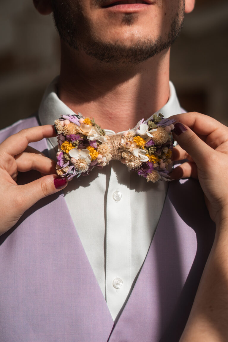 Noeud papillon fleurs stabilisees mariage Clafoutis Creations 768x1152