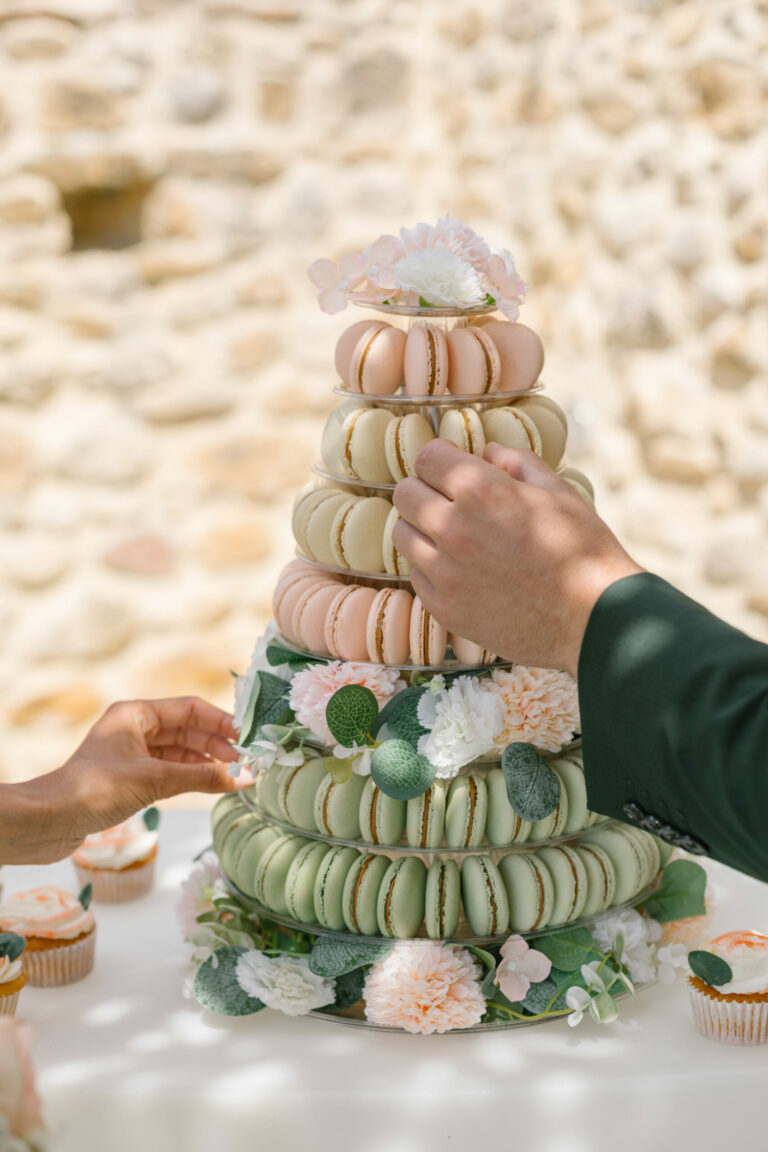 Piece Montee macarons Les Douceurs de Julie MB Magazine scaled 1 768x1152
