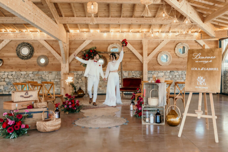 Salle de la paillote Domaine Le Grand Belly Rochefort du Gard Magazine Mariage Beaute scaled 1 768x512