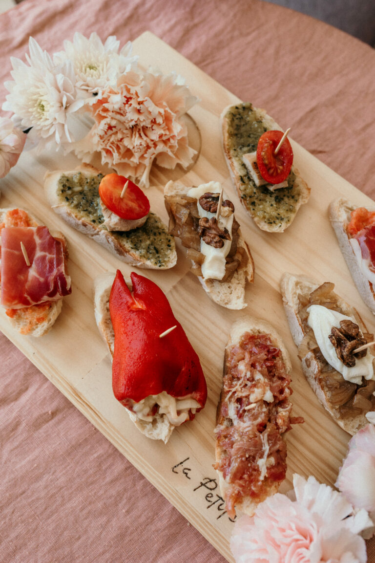 Tapas Espagnoles La Petite Iberique food truck Magazine Mariage Beaute 2021 scaled 1 768x1152