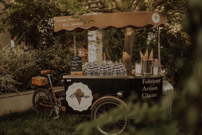 Triporteur La Dolcezza bar a glaces mariage Nimes scaled 1 1 768x512