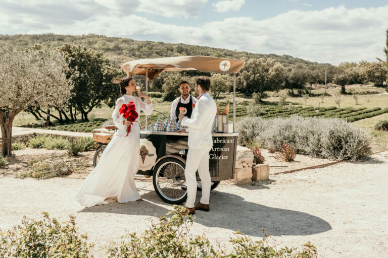 Triporteur glaces artisanales Dolcezza a Nimes Magazine Mariage Beaute scaled 1 1 768x512