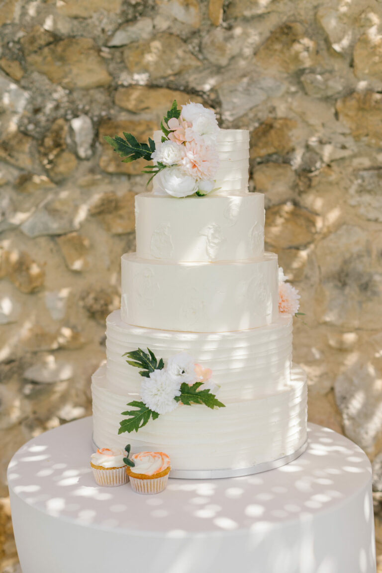 Wedding Cake Les Douceurs de Julie MB scaled 1 768x1152