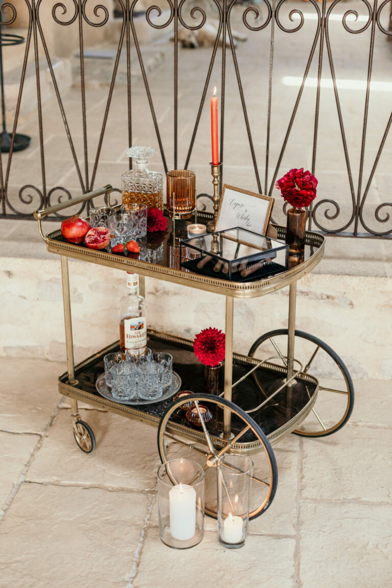 desserte vintage mariage decoration Nimesia Nimes scaled 1 768x1152