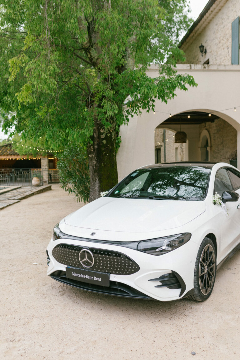 modele Mercedes Benz blanc pour un mariage elegant LG Rent Mercedes Beziers et Perpignan scaled 1 768x1152