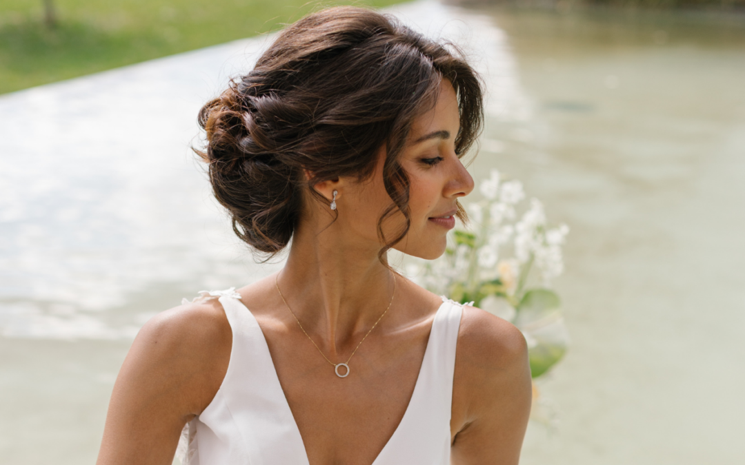 Inspiration mariage « Be Original » : une table de mariés dans la piscine