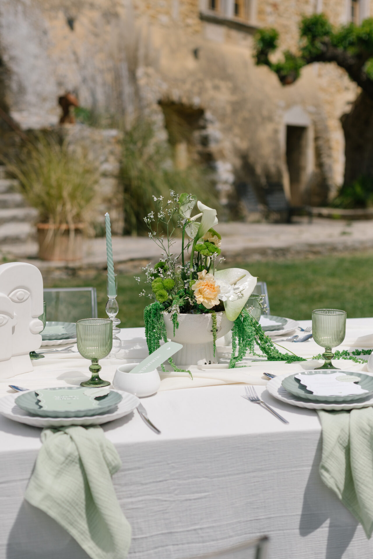 table mariage, inspiration mariage Gard, mariage France, domaine provençal, édito magazine de mariage